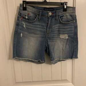 Rock & Republic Bumpershoot USA Memorial Day July 4th Distressed Short women 8